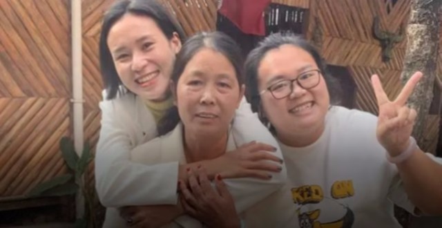 国门前,一个缅甸女孩等待回家