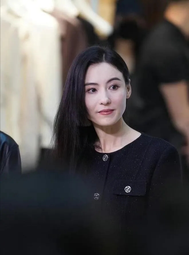 巩俐的御体双,却因宫中后妃而走红,如今45岁逆风实现复出