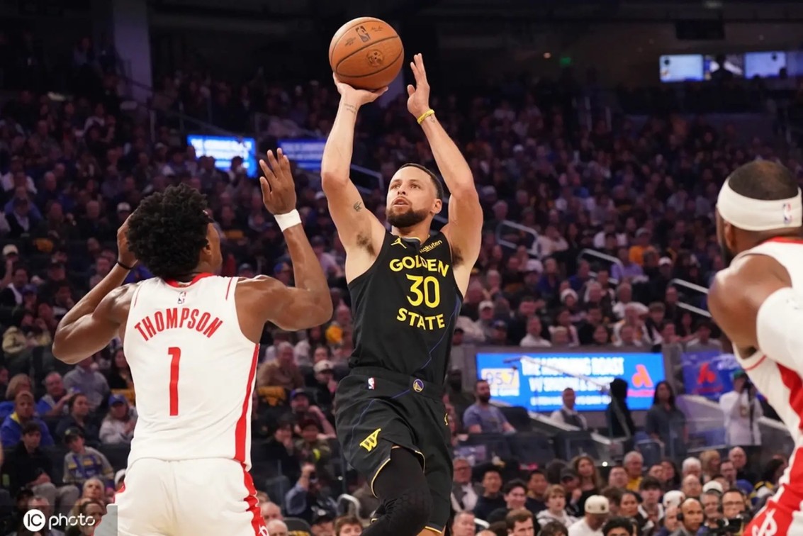 谷歌、OpenAI拉响“红色警报”