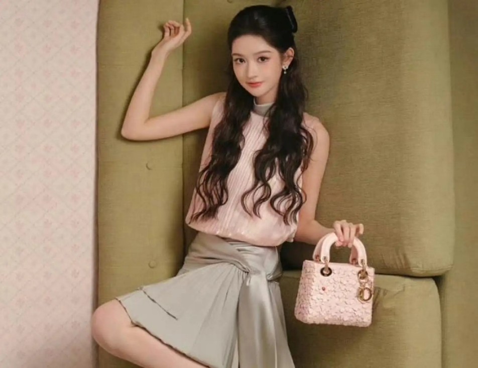 31岁离婚，69岁当超模，77岁事业巅峰：她是真正的逆袭大女主