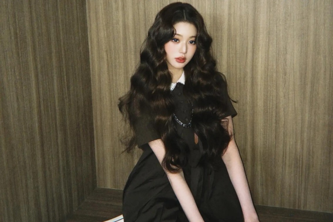 北京街头偶遇董洁：46岁的春日光影里，藏着时光偏爱的模样