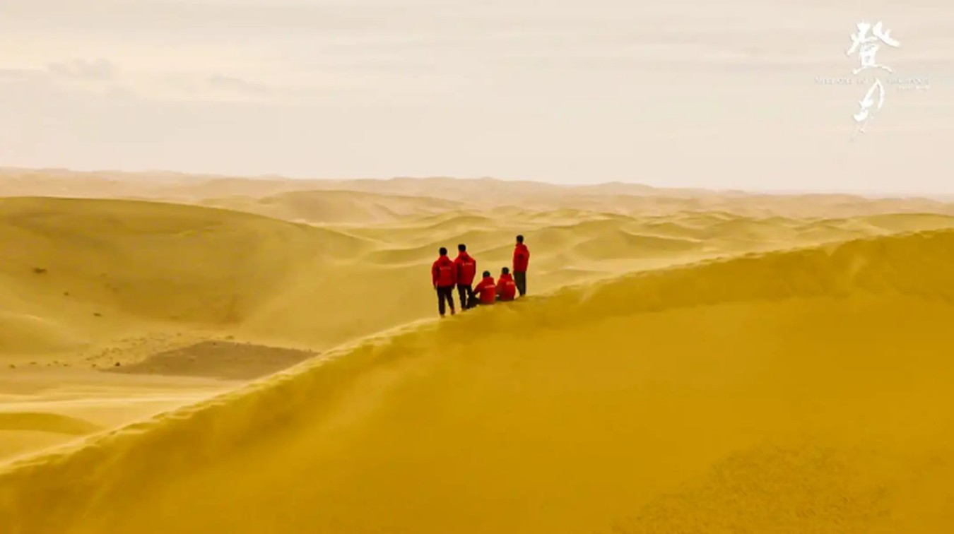 42岁金莎近况曝光！与小17岁男友形影不离，如今在县城商演引发争议