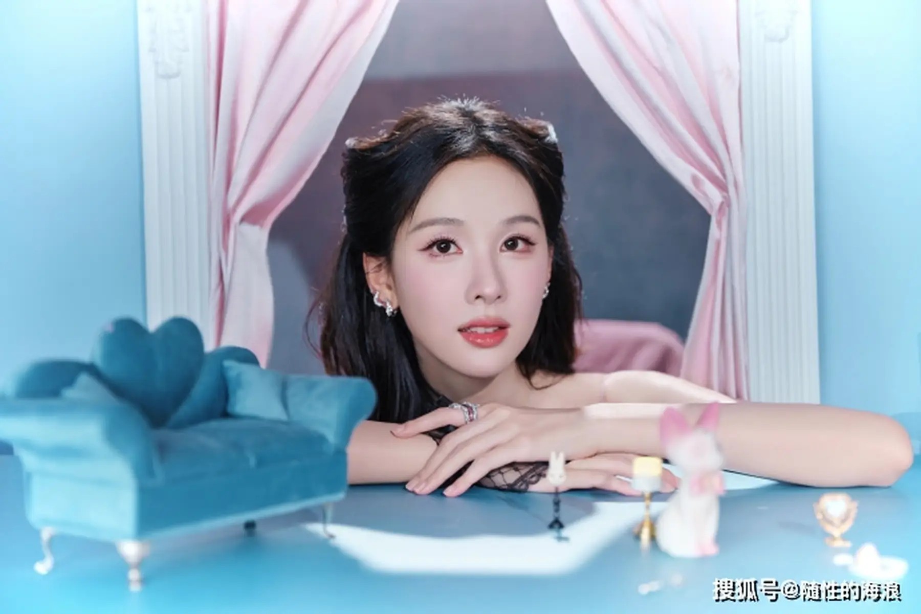 小S大女儿当众自曝联手妈妈骗爸爸，小S亲口承认还不止一次，20岁Elly街头0伪装近照曝光2.6万人赞爆